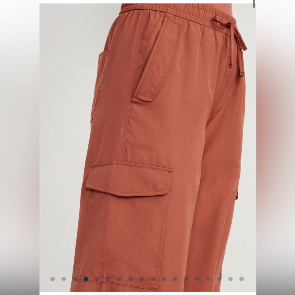 Old Navy Rust-Brown Wide Leg Cargo Pants - Picture 4 of 8